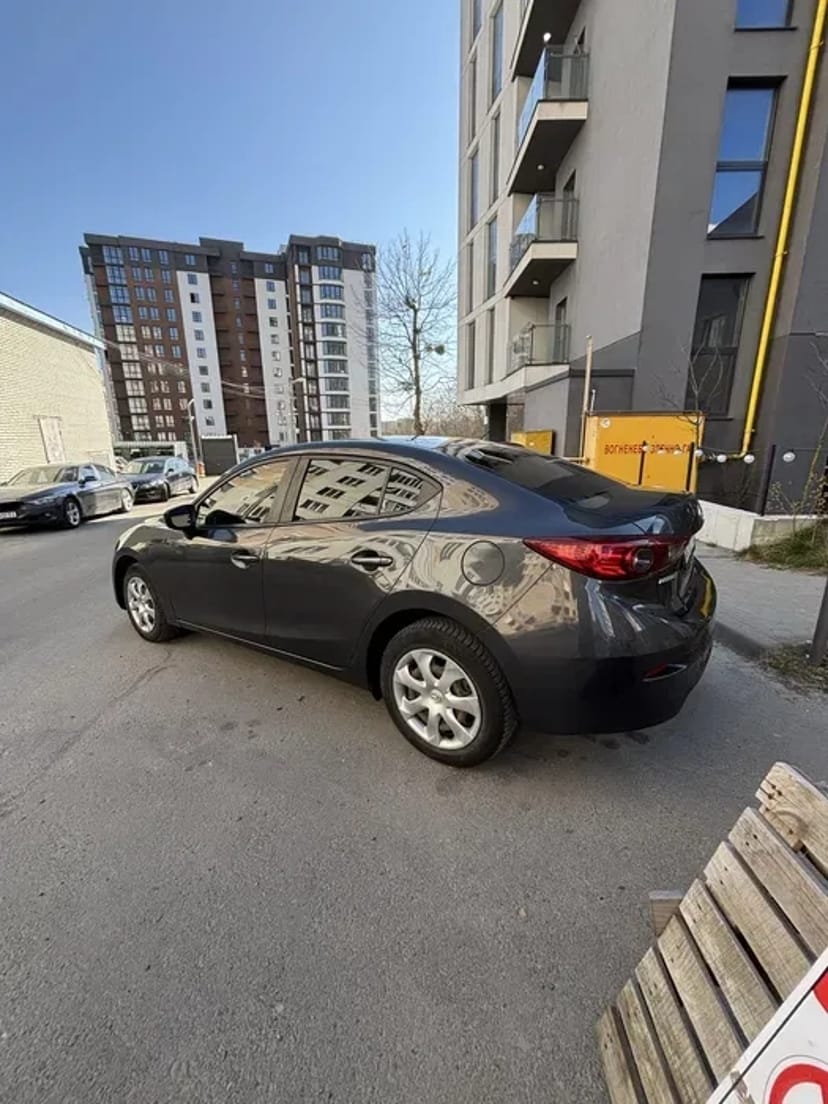 Авто Mazda подобово довготривало