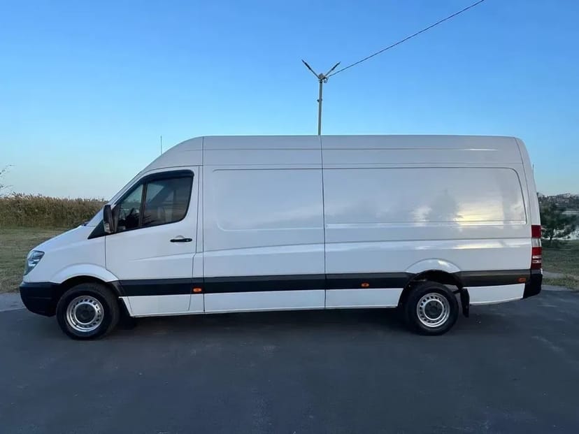 Займаємось вантажними перевезенням по місту, області та за її межами.