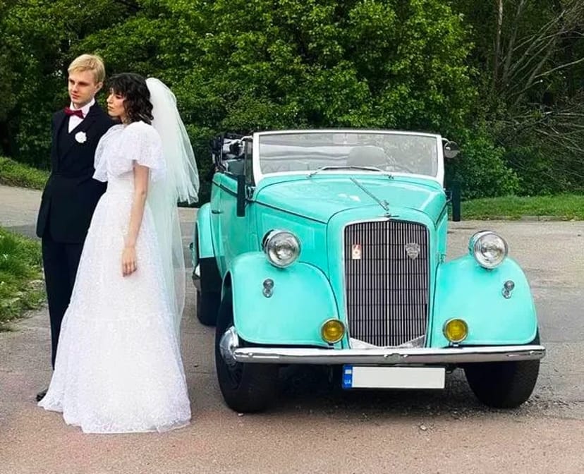 137 Ретро авто кабріолет для фотозони Opel бірюзовий