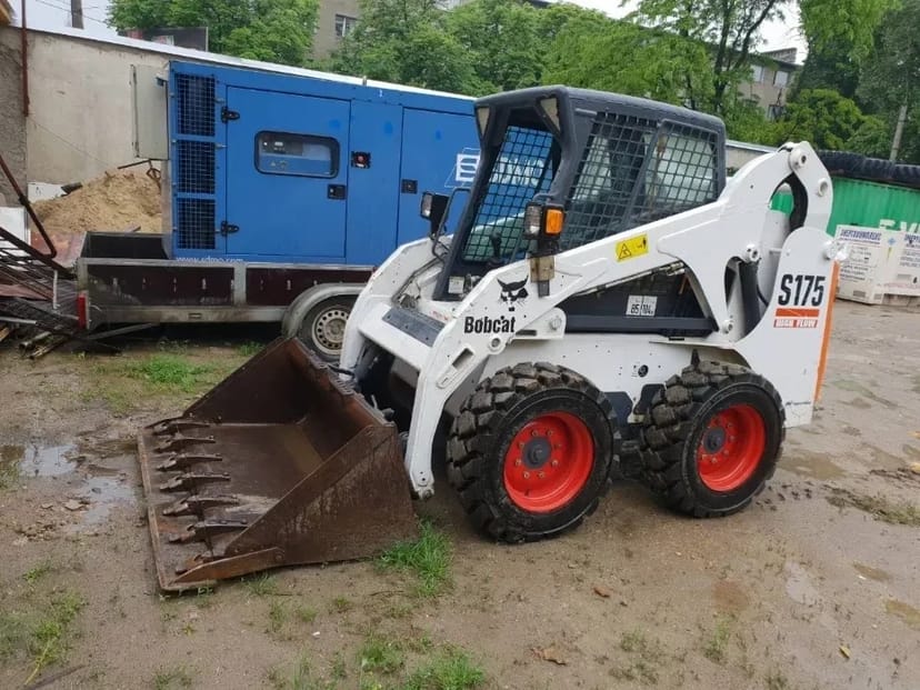 Міні-навантажувача Bobcat, ківш, бур, траншеєкопувач, вил