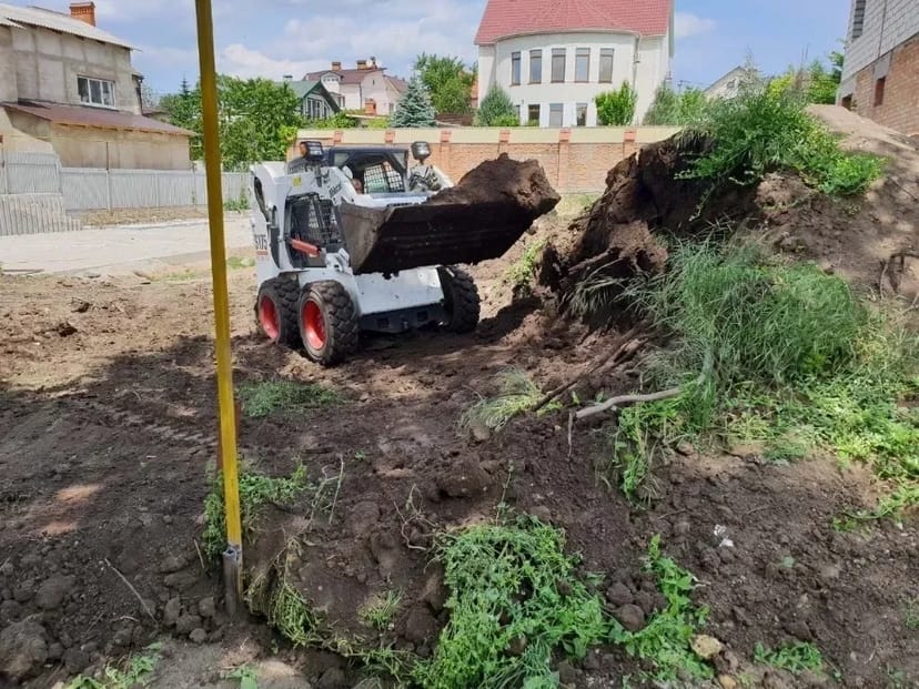 Міні-навантажувача Bobcat, ківш, бур, траншеєкопувач, вил