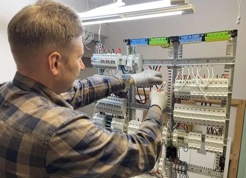 Електрик ЖК Софія Вишневе 700 грн.