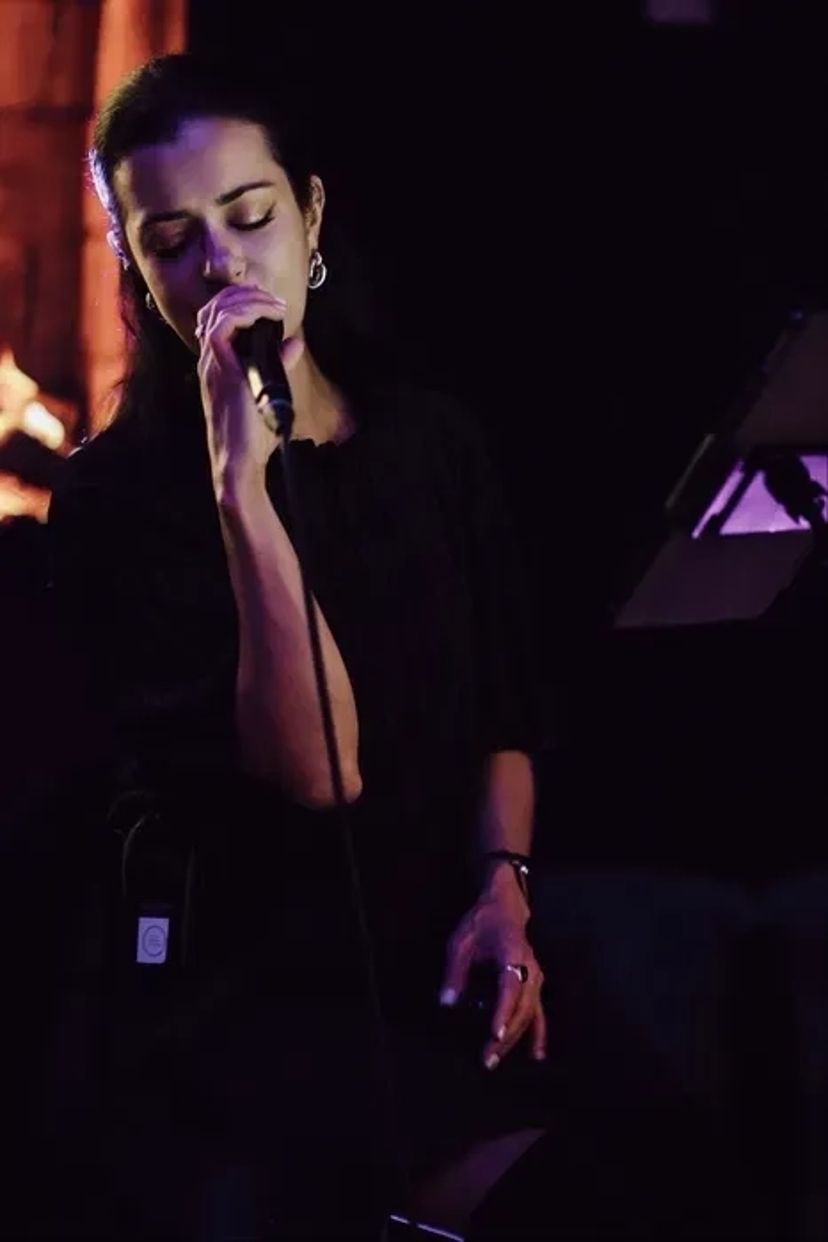 Вишуканий музичний супровід свята: професійна вокалістка та живий звук