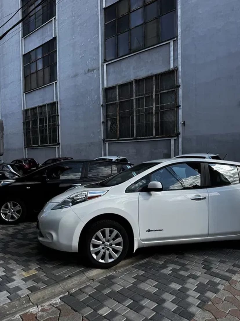 Aвто Nissan leaf 600 грн