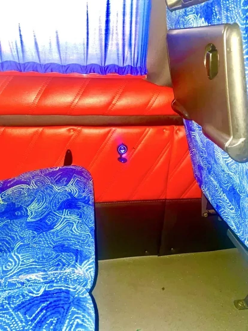 Замовлення автобуса та пасажирські перевезення з досвідченим водієм