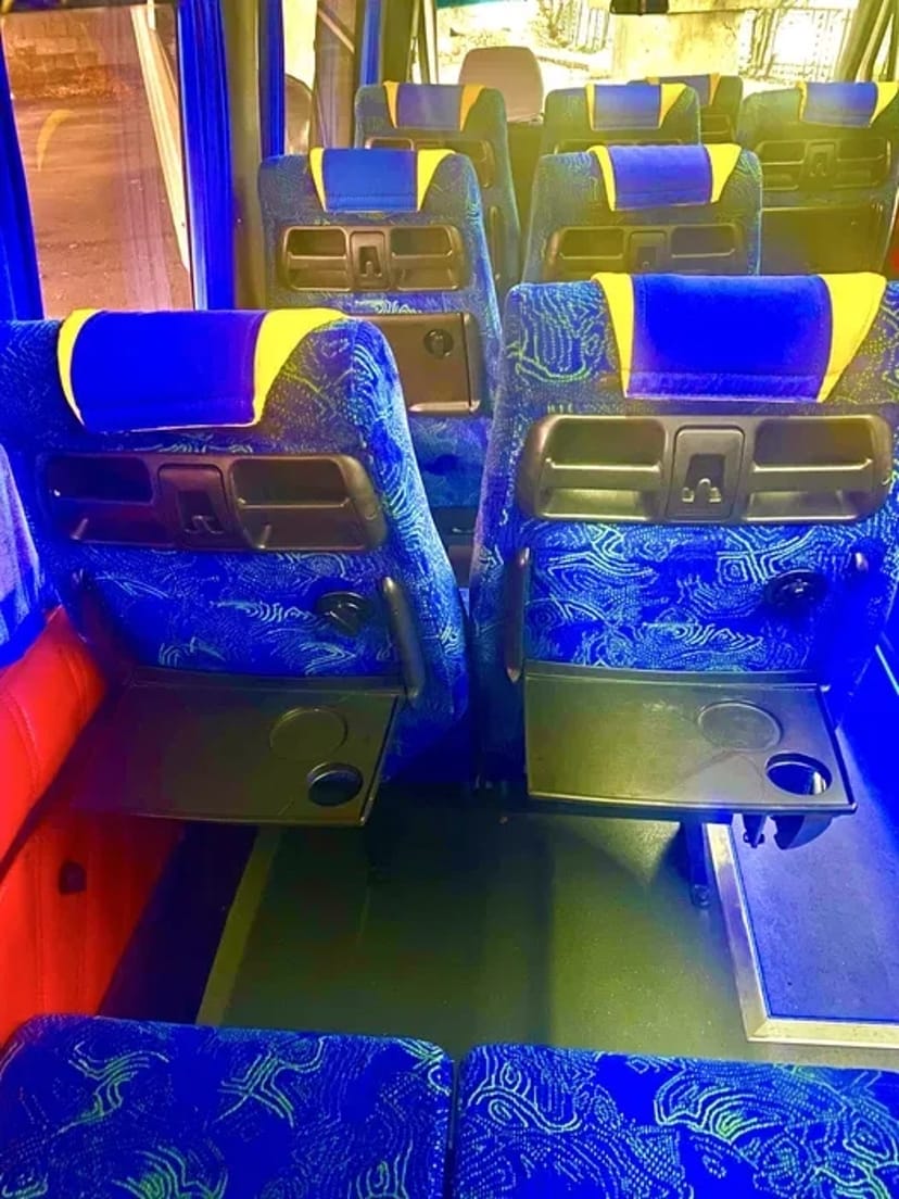 Замовлення автобуса та пасажирські перевезення з досвідченим водієм