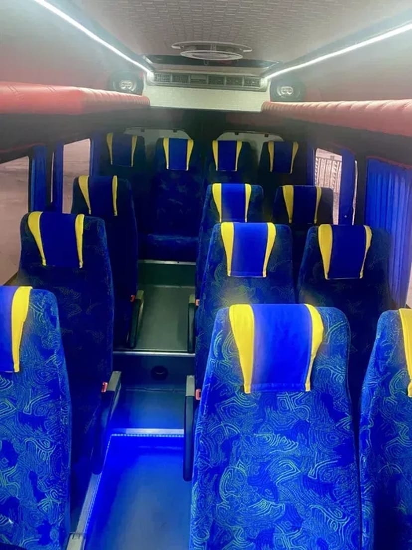 Замовлення автобуса та пасажирські перевезення з досвідченим водієм