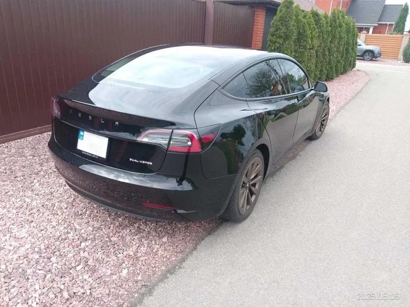 Tesla M3 dual motor long range 2022 рік