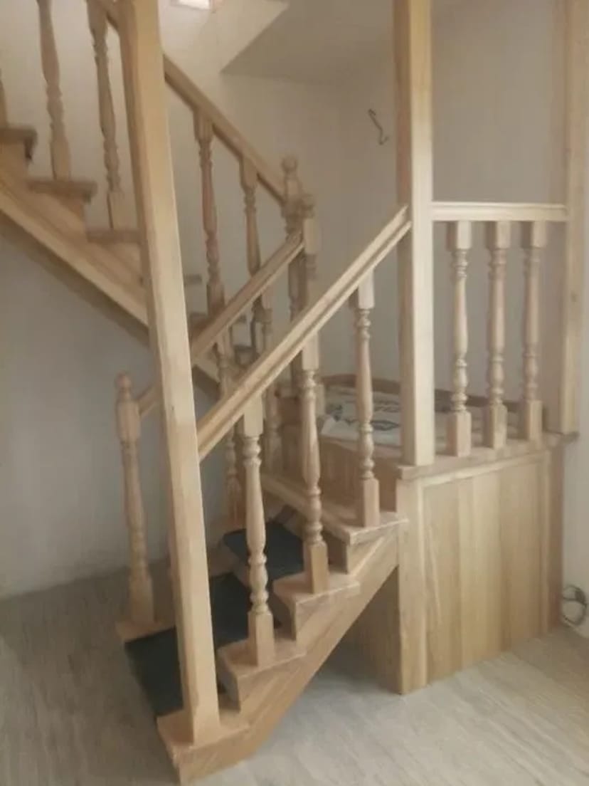 Виготовлення та встановлення сходів з дерева як із великих порід так і з м'яких