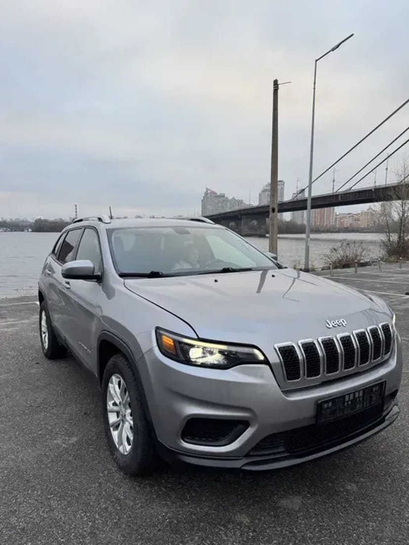 Авто  jeep cherokee