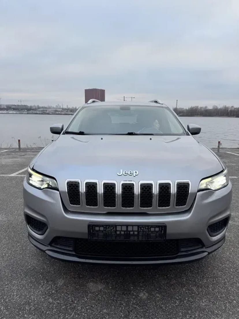 Авто  jeep cherokee