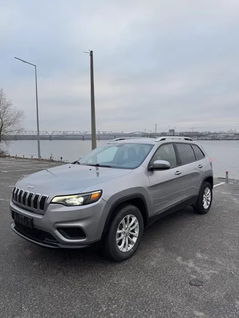Авто  jeep cherokee