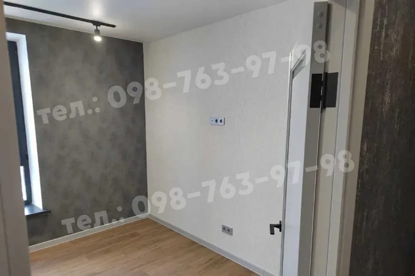 Поклейка шпалер у Києві: професійно, Поклейка шпалер Фарбування