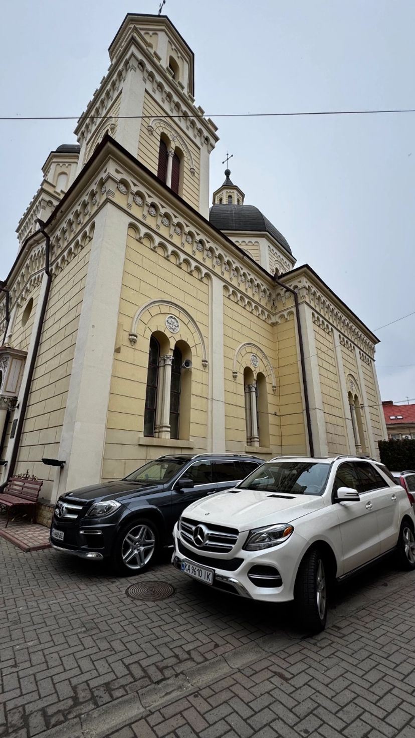 Авто з водієм на весілля. Royal Ride. Mercedes GLE