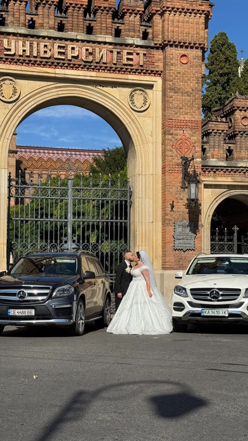 Авто з водієм на весілля. Royal Ride. Mercedes GLE