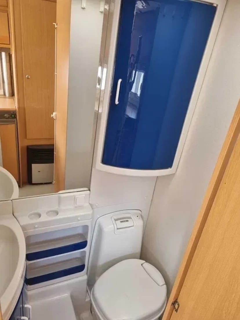 Автобудинок для зйомок, заходів та комфортного відпочинку