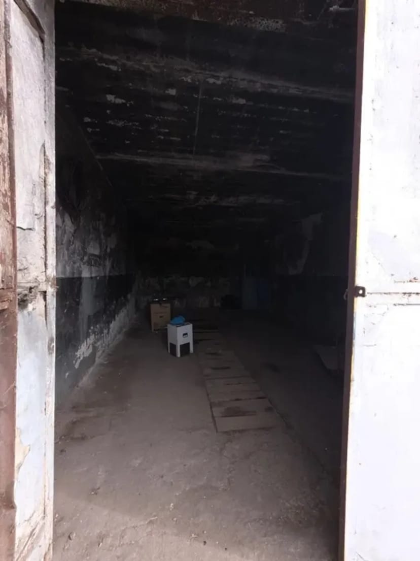 Великогабаритний гараж для автобуса, вантажного транспорту