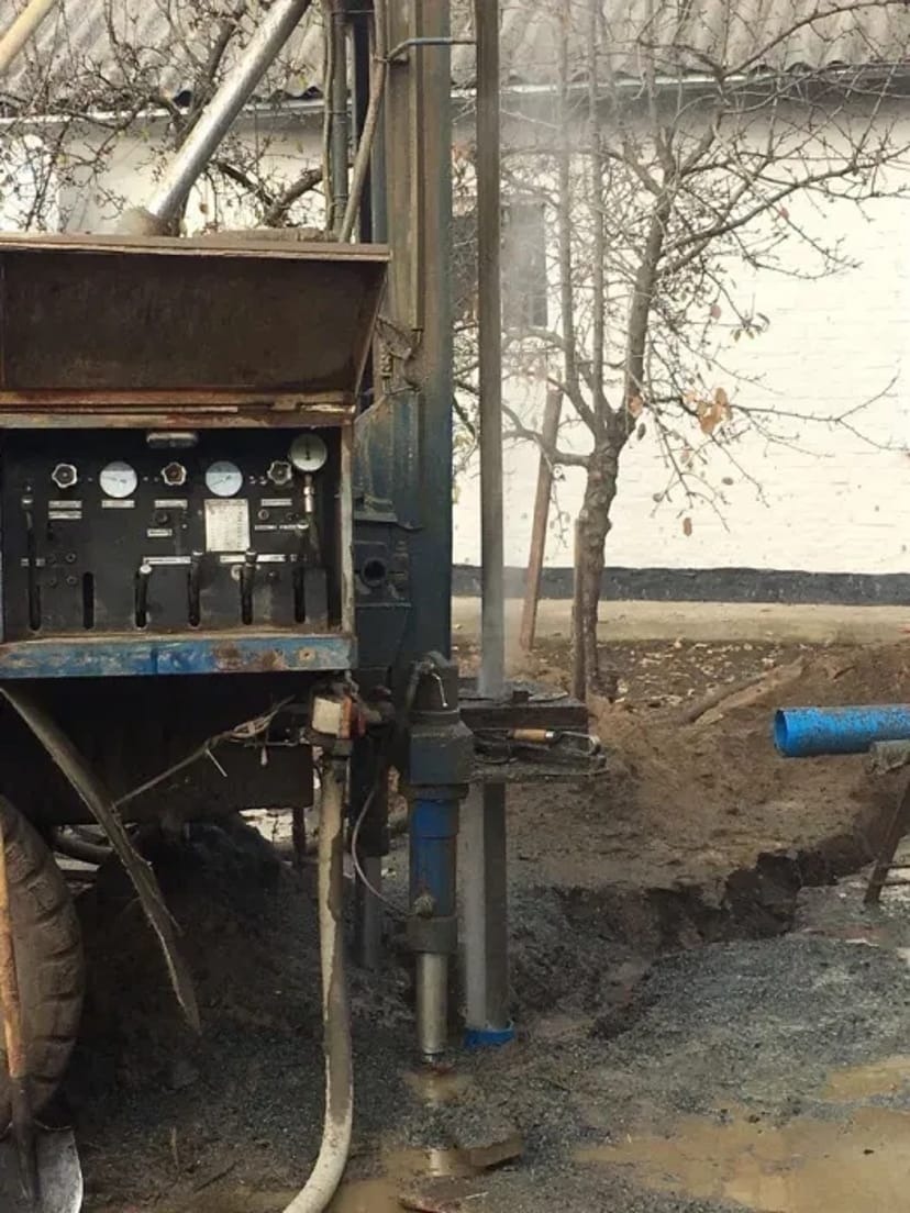 Буріння свердловин, Бурение скважин.