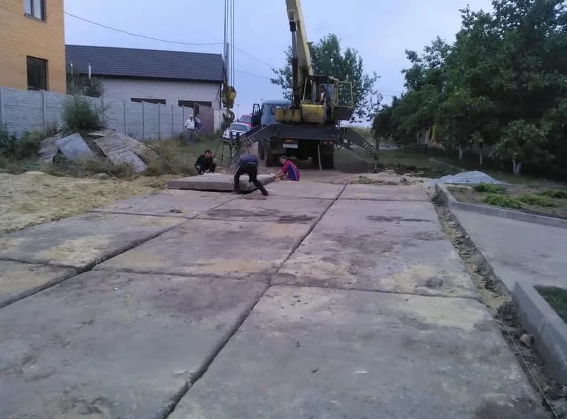 Пристрій доріг із плит