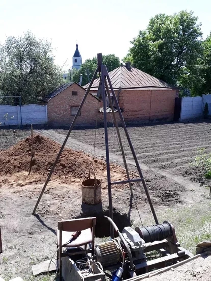 Копка колодцев ,сливных ям ,приямков,септиков,чистка колодца