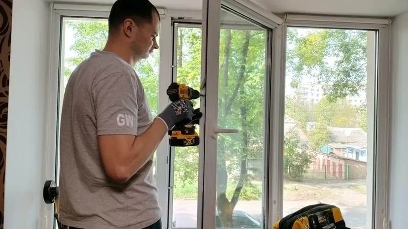 Ремонт вікон, дверей та захисних ролетів будь-якої складності
