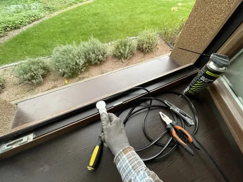 Ремонт вікон, дверей та захисних ролетів будь-якої складності