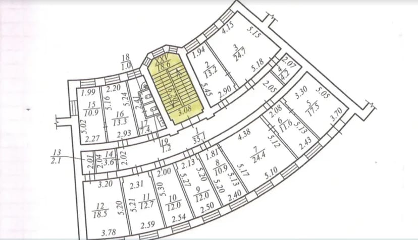 Офісне приміщення на вул. Центральна 2/4, приміщень - 18, поверх - 2