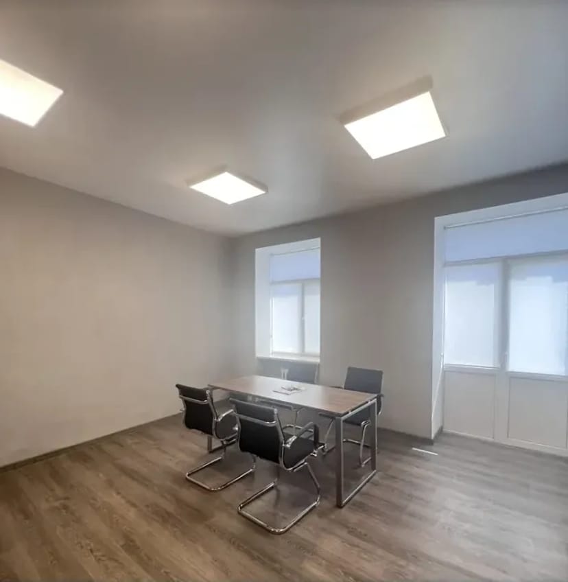 Офісне приміщення на вул. Центральна 2/4, приміщень - 18, поверх - 2