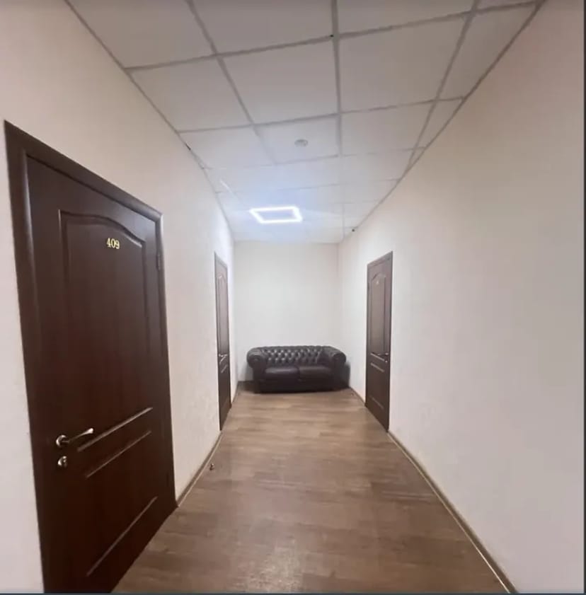 Офісне приміщення на вул. Центральна 2/4, приміщень - 18, поверх - 2