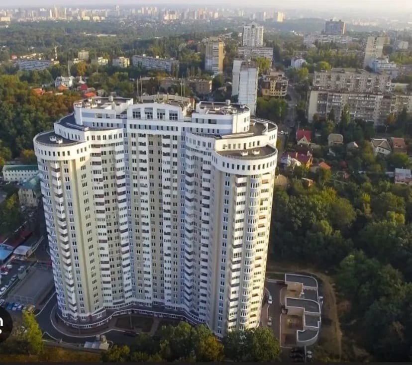 Паркомісце за адресою вул. Ризька 73г жк Сирецький бояр