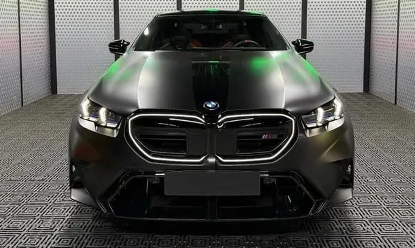410 BMW M5 G90 без водія