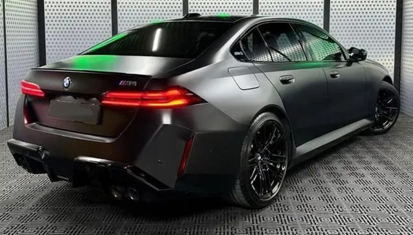 410 BMW M5 G90 без водія