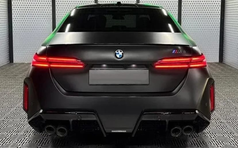 410 BMW M5 G90 без водія