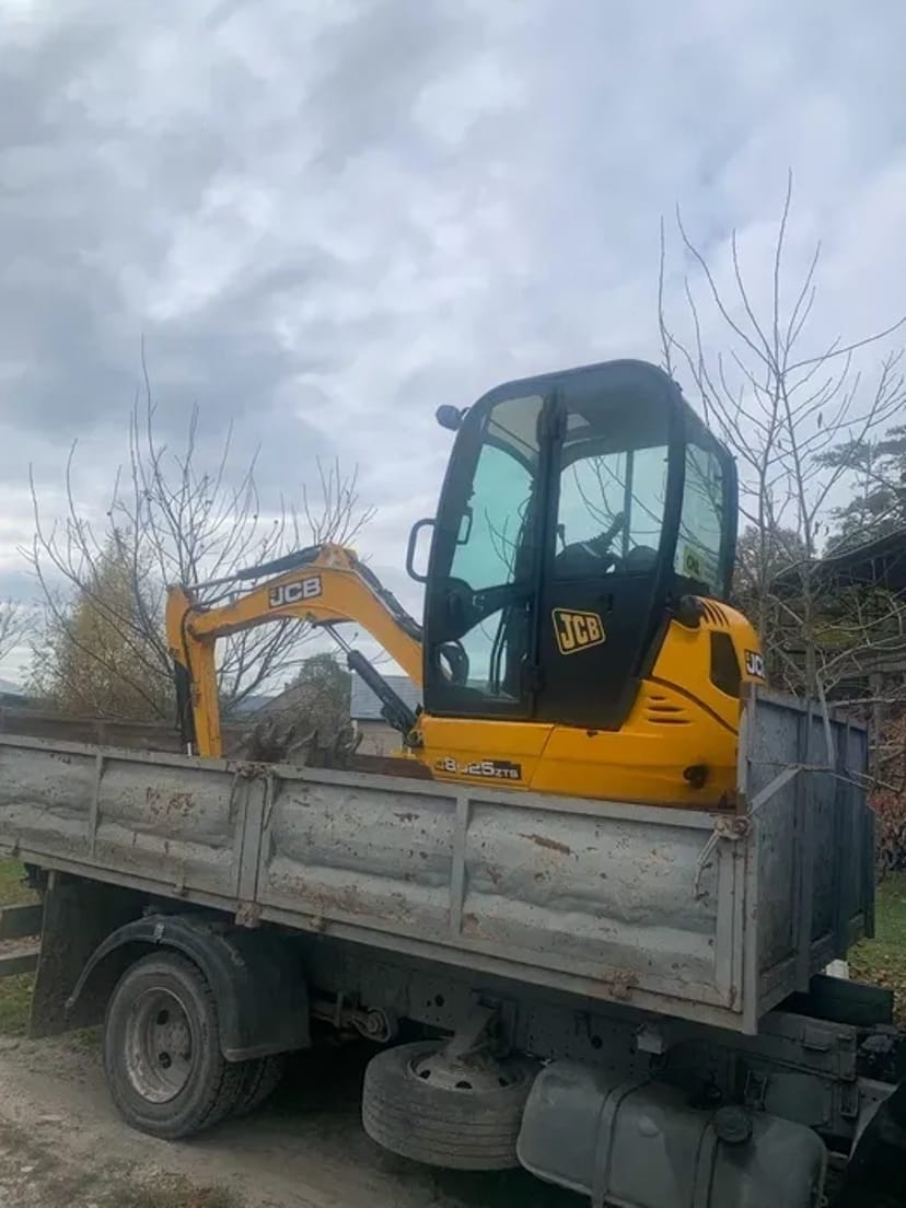 Послуги спецтехніки екскаватора-навантажувача JCB 3cx БУСЬК
