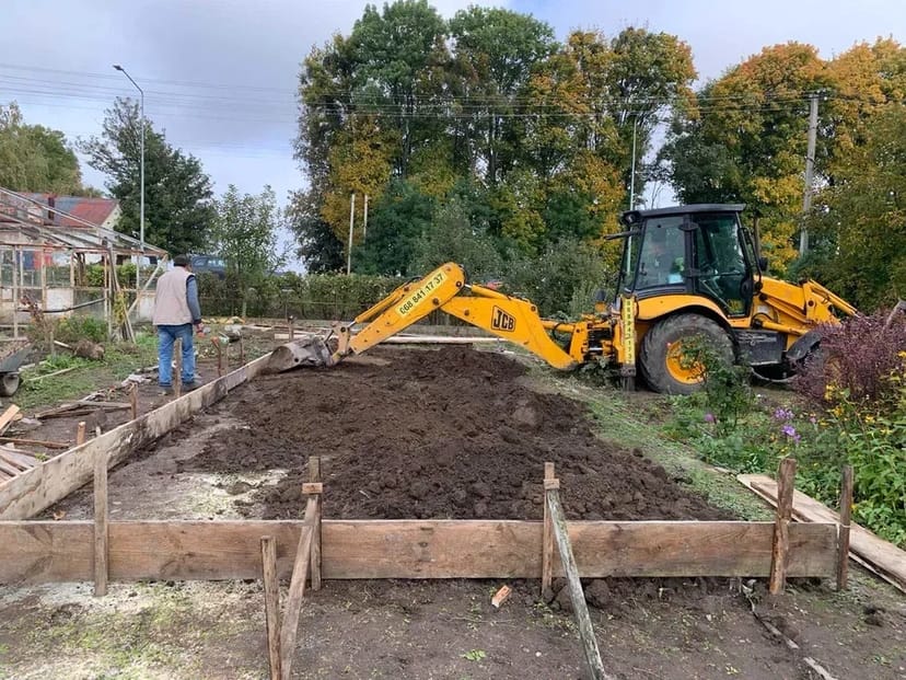 Послуги спецтехніки екскаватора-навантажувача JCB 3cx БУСЬК