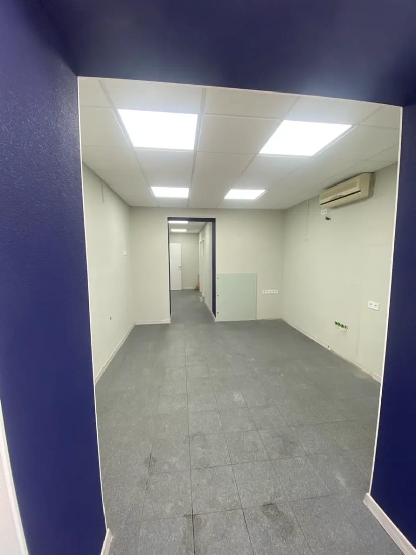 Фасадне приміщення 77 м2 в Дарницькому районі