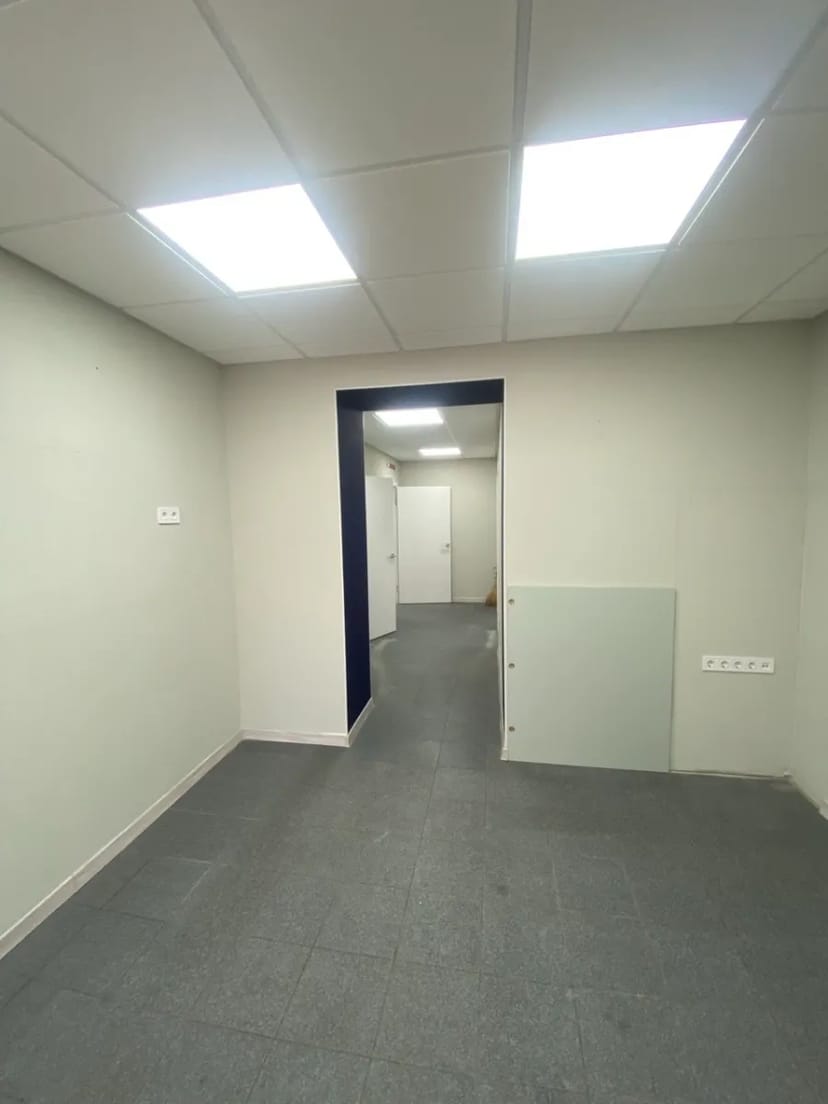 Фасадне приміщення 77 м2 в Дарницькому районі