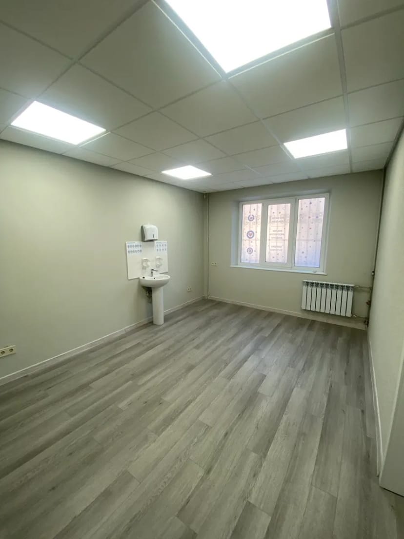 Фасадне приміщення 77 м2 в Дарницькому районі