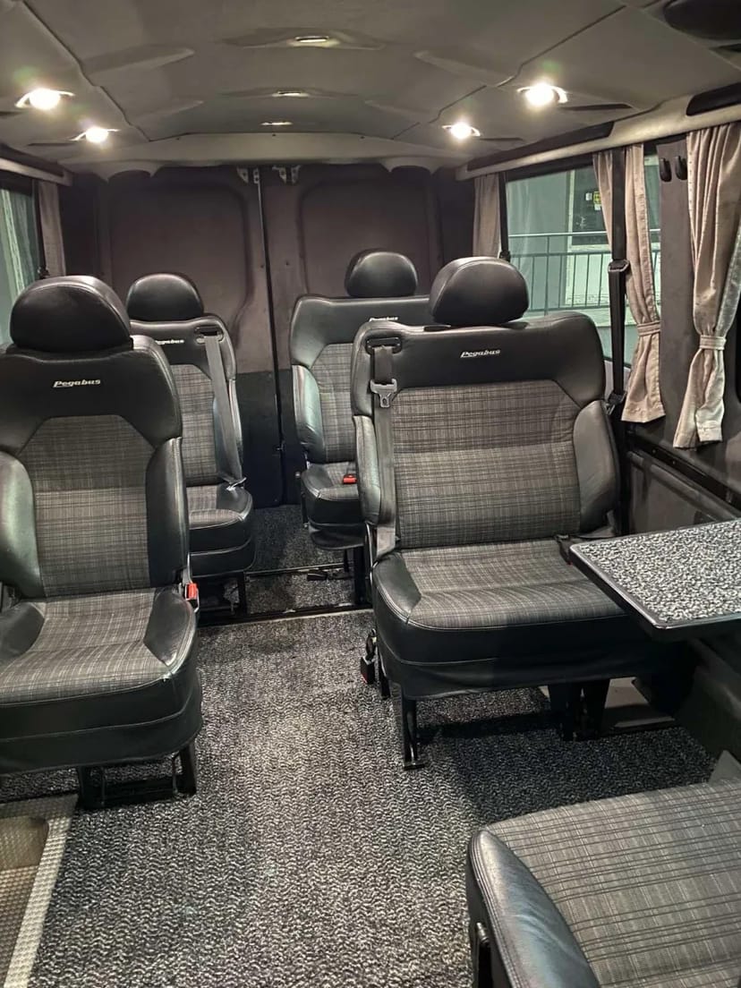 Мінівен Mercedes-Benz Sprinter 2014 р., 6 пасажирських місць