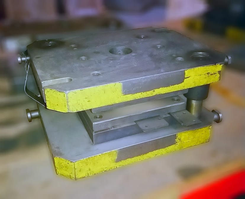 Вирубні та згинальні штампи