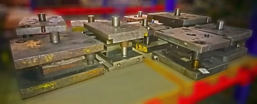 Вирубні та згинальні штампи