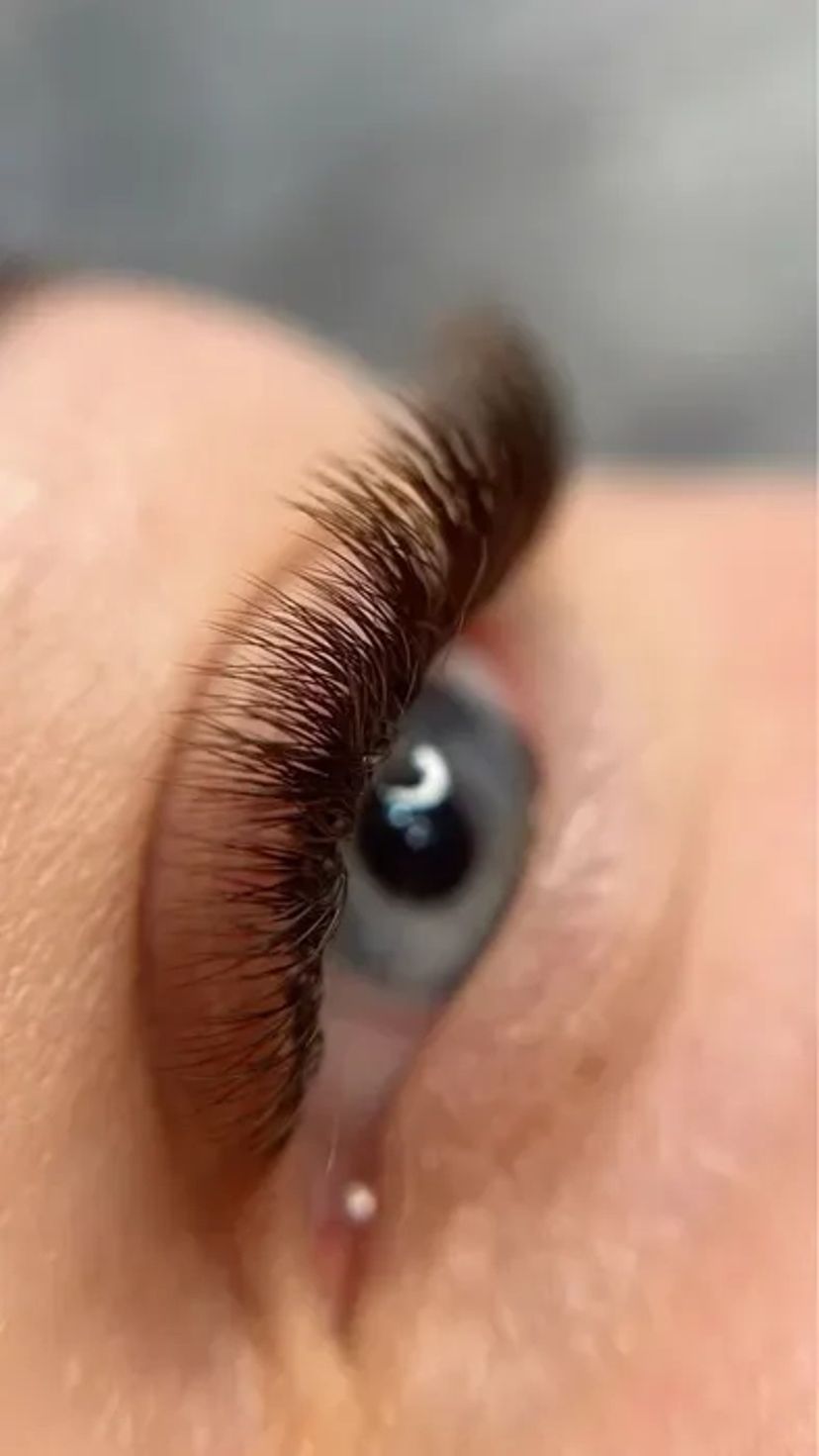 Якісне нарощування вій для ідеального та виразного погляду