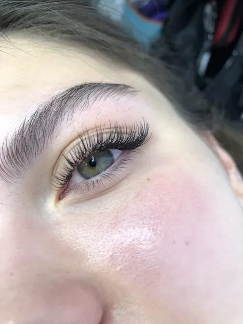 Якісне нарощування вій для ідеального та виразного погляду