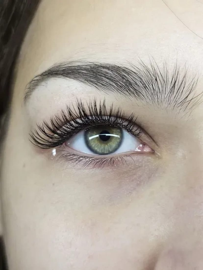 Якісне нарощування вій для ідеального та виразного погляду