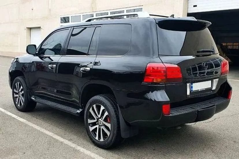 384 Броньований джип Lexus LX 570 B6 чорний з водієм