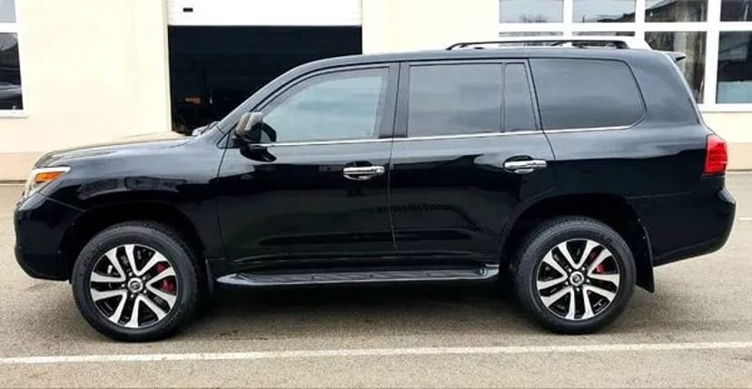 384 Броньований джип Lexus LX 570 B6 чорний з водієм