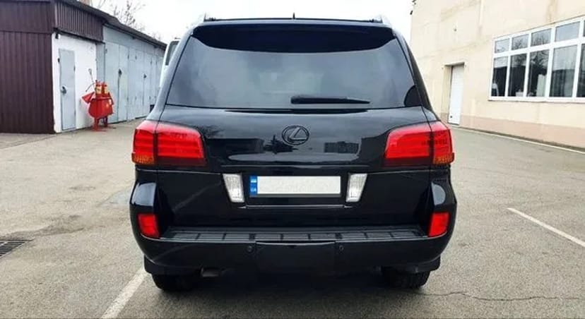 384 Броньований джип Lexus LX 570 B6 чорний з водієм