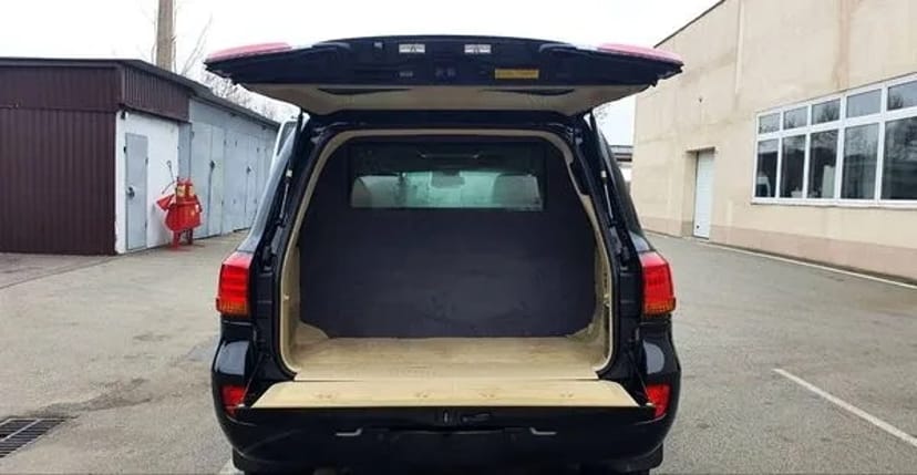 384 Броньований джип Lexus LX 570 B6 чорний з водієм