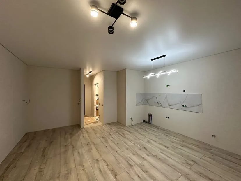 Поклейка шпалер, покраска, шпаклівка... Комплексний і частковий ремонт