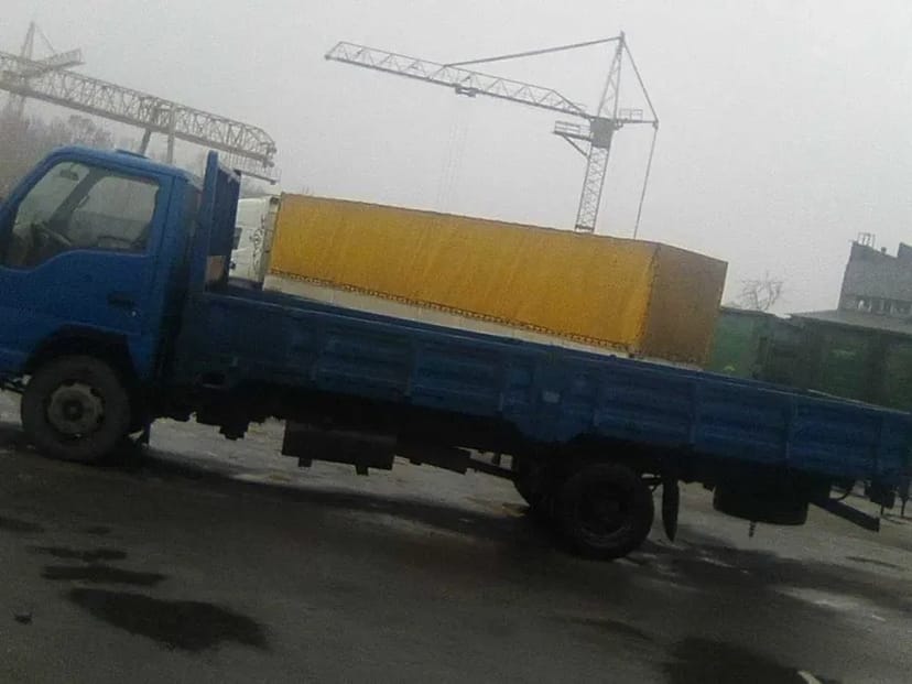 Комплексні послуги: 5т автодоставка довгомірів (до 7м) та завантаження-розвантаження маніпулятором.